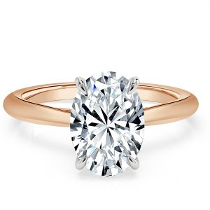 Oval cut engagement ring