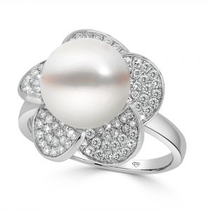 Pearl Ring with Flower Petals Diamonds Shape