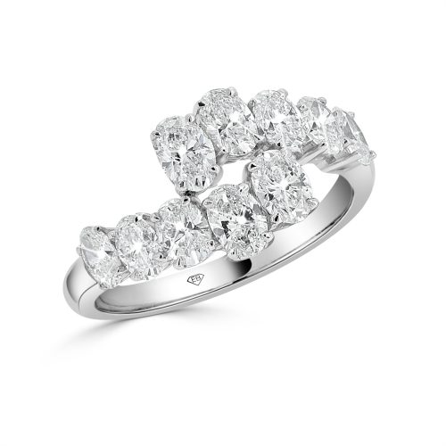 Oval Diamond Ring in 18kt White Gold