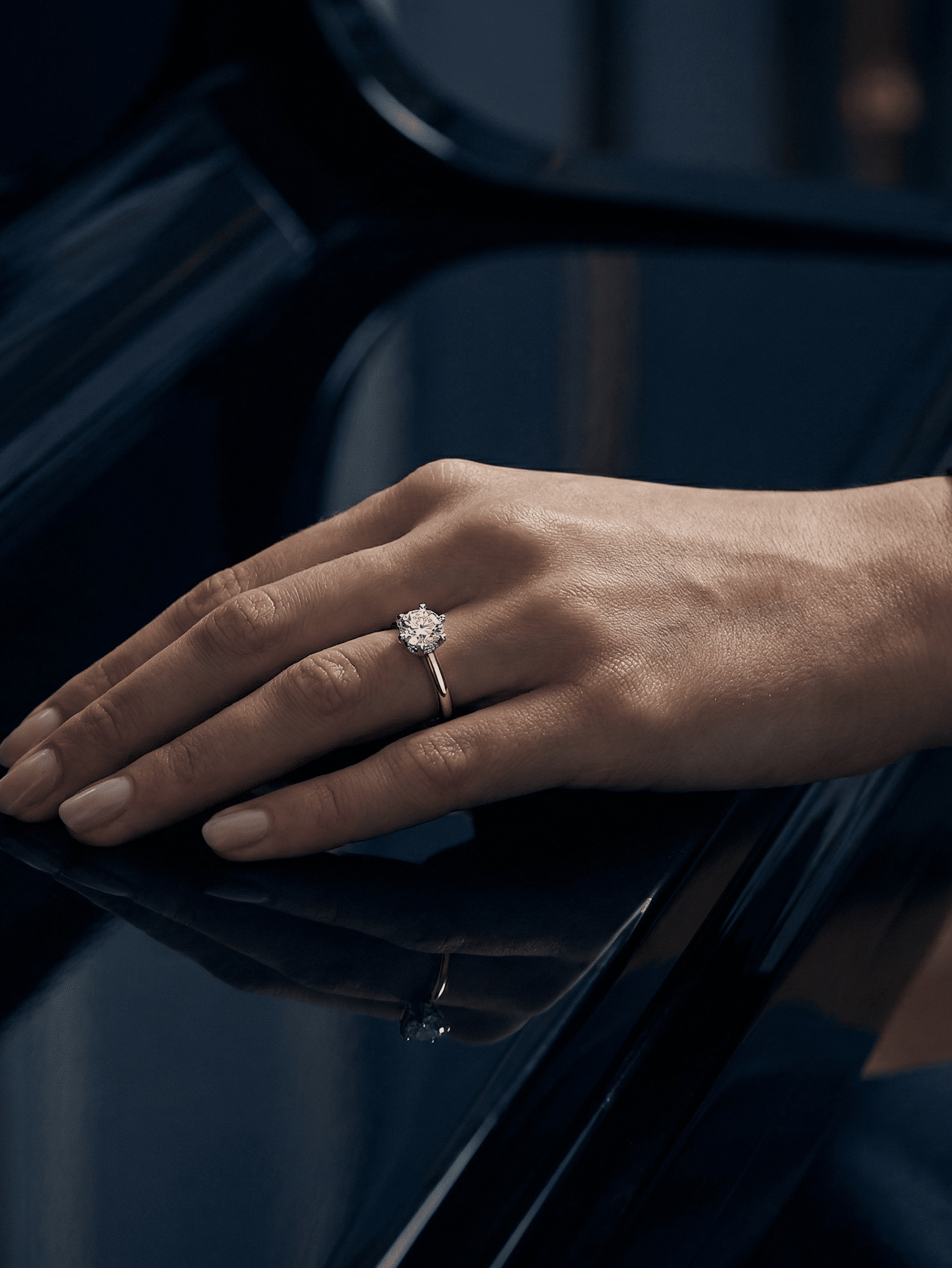 round cut diamond engagement ring