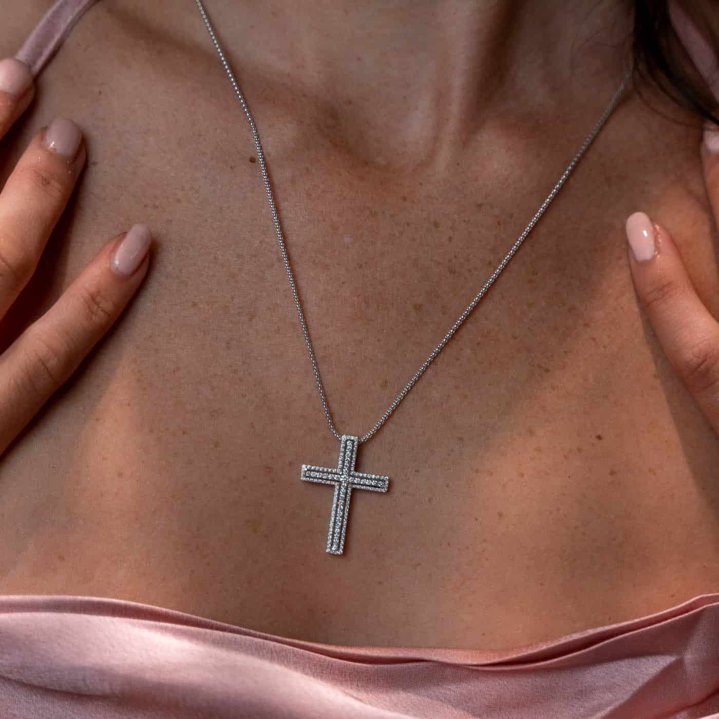 Diamond cross pendant gold