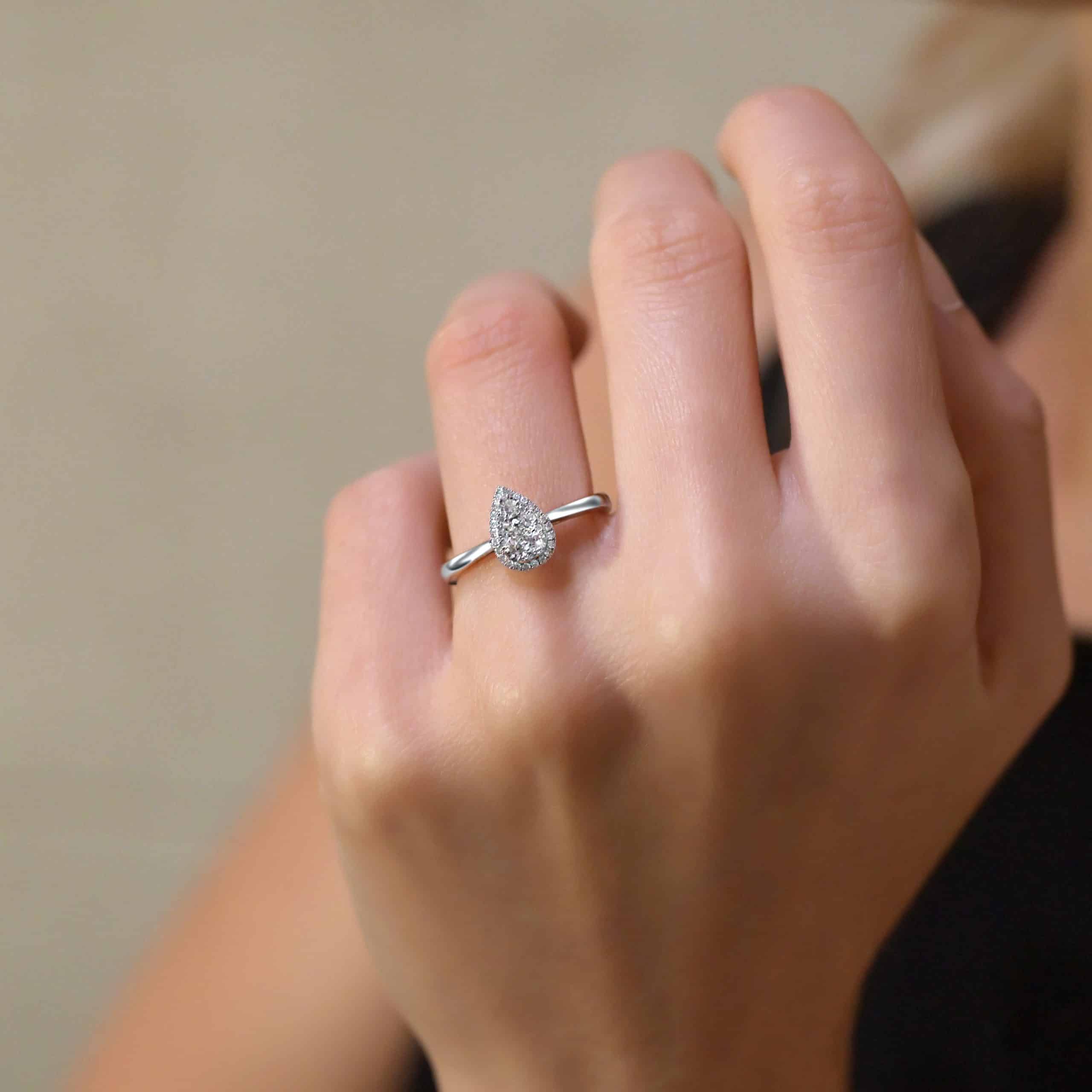 pear shape diamond ring