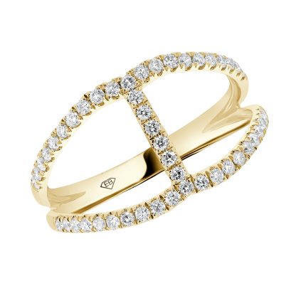 Elegant gold ring with diamonds