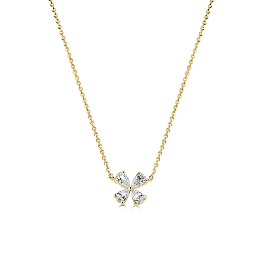 Diamond clover pendant necklace in 18kt yellow gold, symbolising luck and elegance, with pear-shaped diamonds.