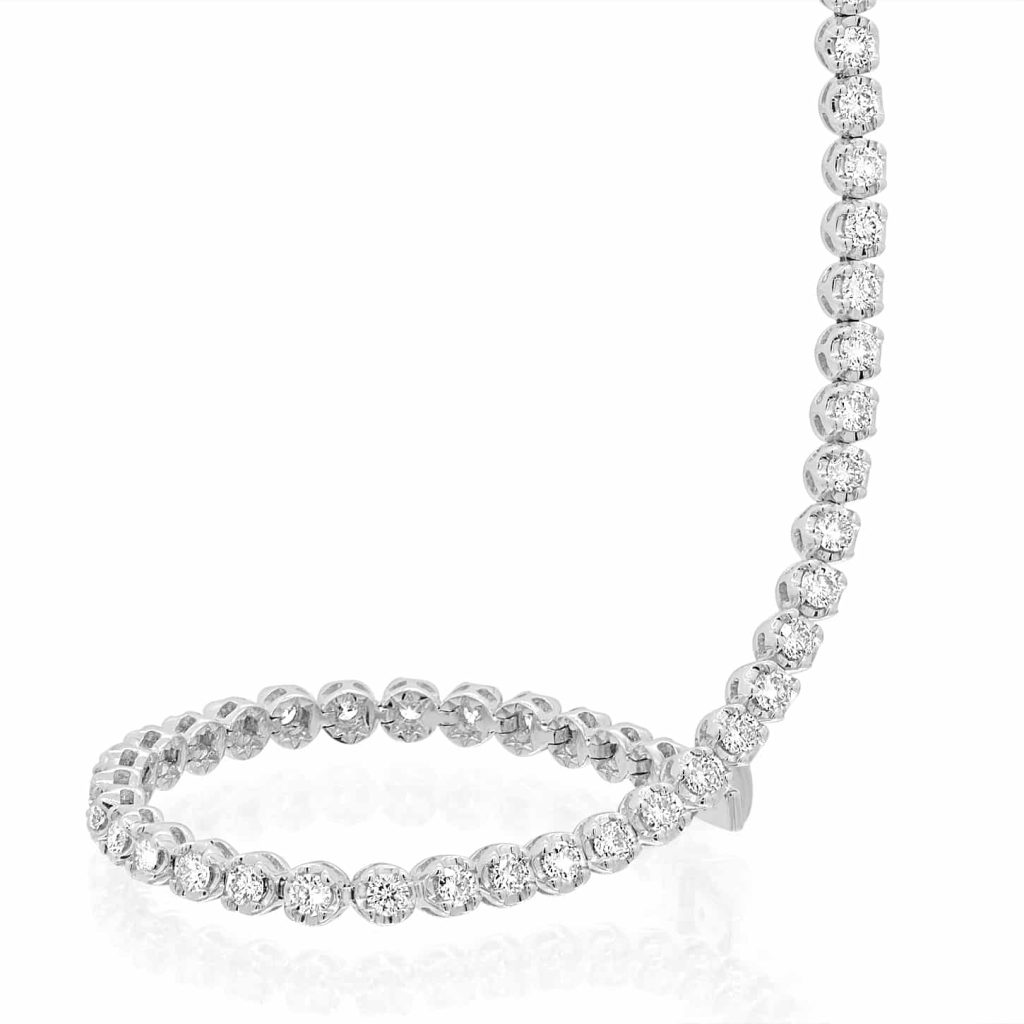 Elegant diamond tennis bracelet in white gold