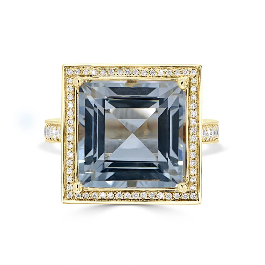 Aquamarine engagement ring in 18kt gold