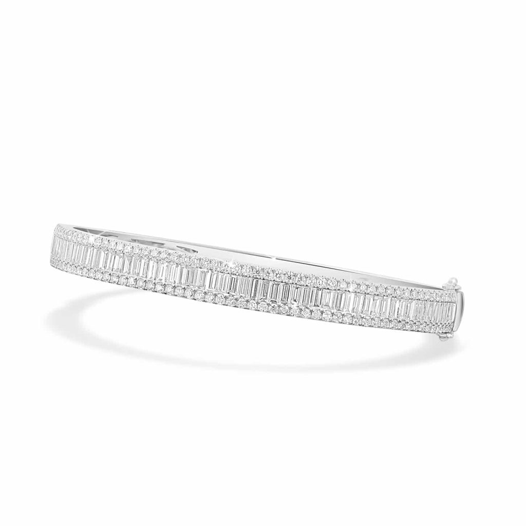 Elegant diamond bangle bracelet in white gold