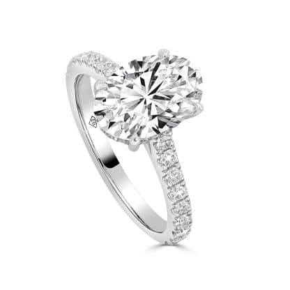 Oval cut diamond engagement ring