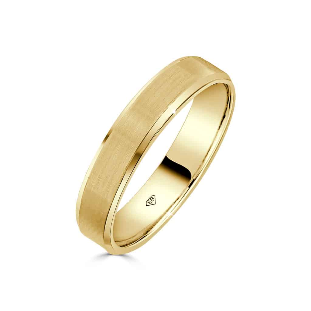 Men’s yellow gold wedding band