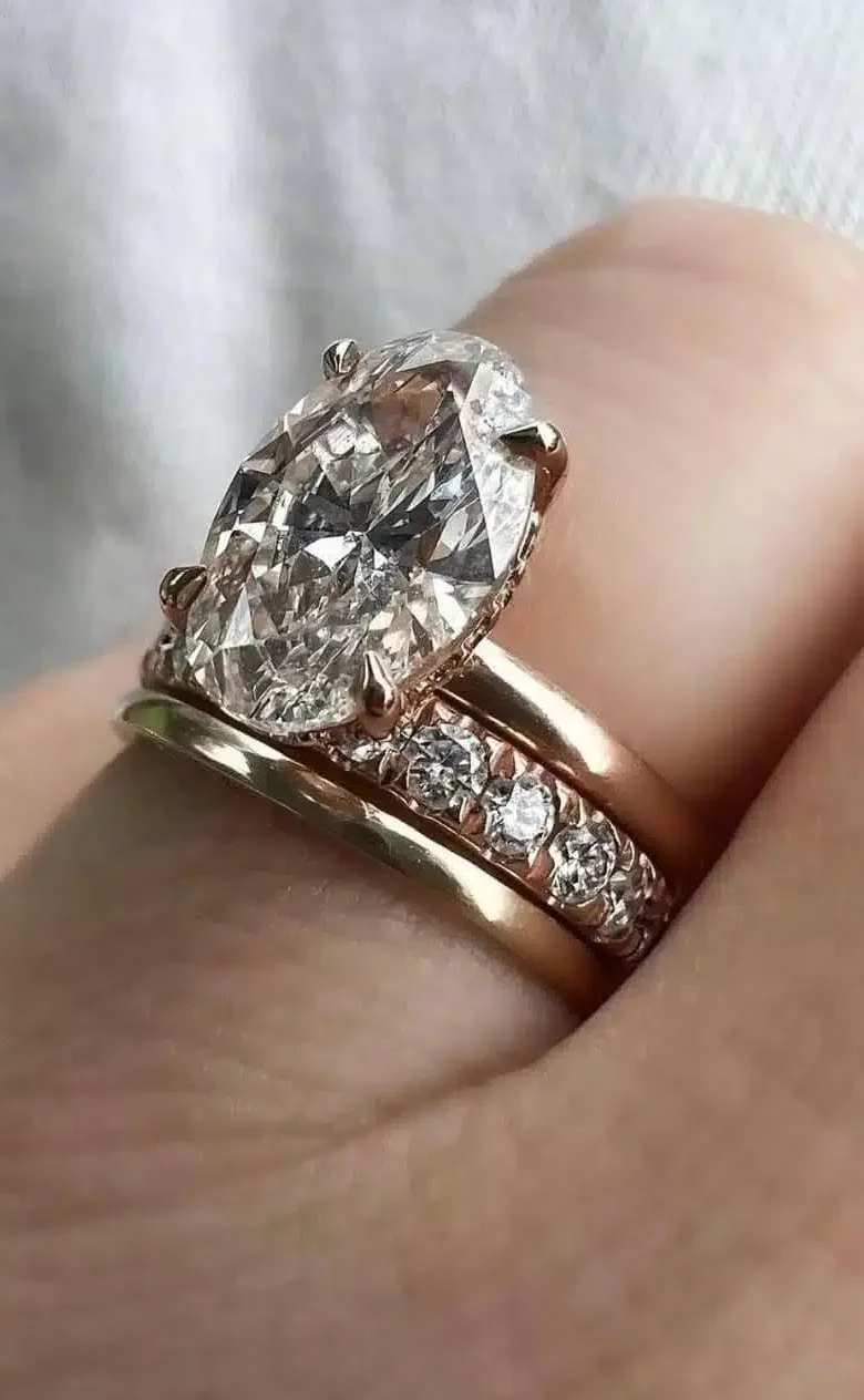 Elegant diamond engagement ring set