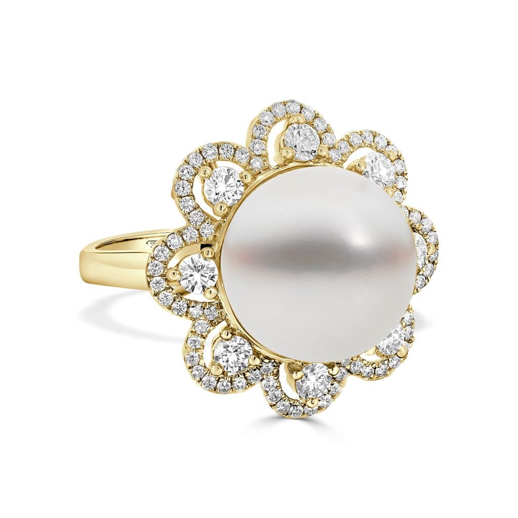 18 kt yellow gold diamonds and pearl ring